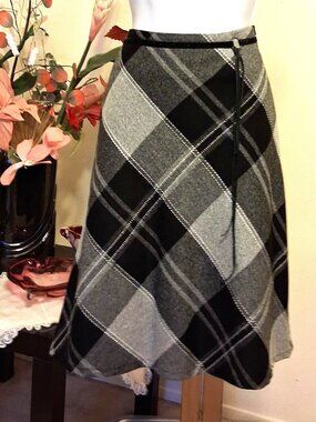 Preowned Vintage High Quality Gray Black Plaid Lined Midi Skirt 12